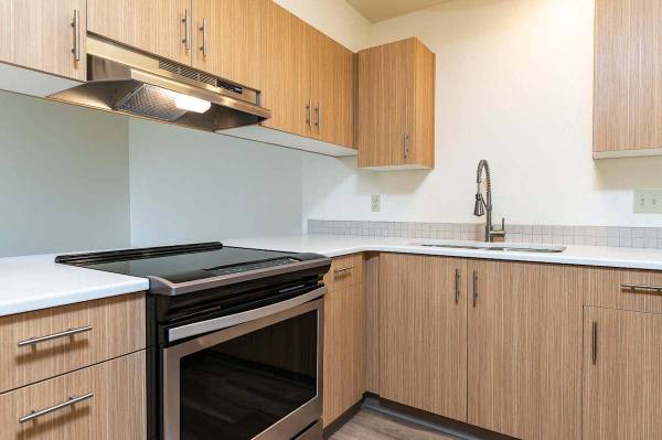 $1,840 / 2br - 955ft2 - Impoluta 2 BR/1 BA con opción de Internet de fibra de alta velocidad (Bend, OR)63839290453763124