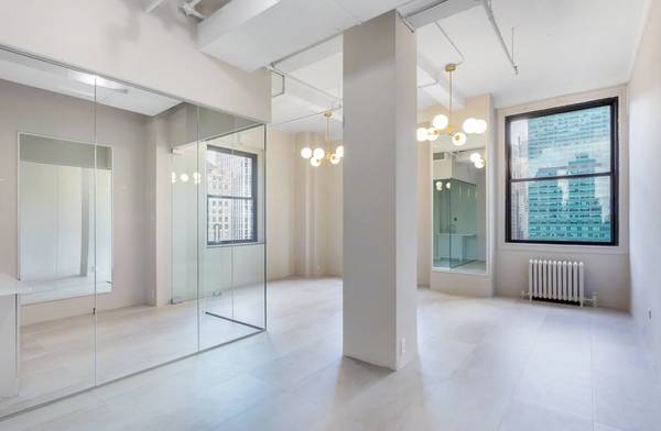 $4,575 / 850ft2 - NO Feewith views and pantry, glass conference  / 5th 42nd st (Midtown)63788505431169120