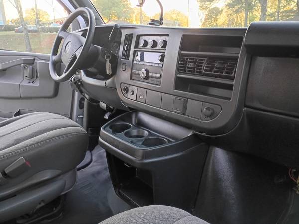 2017 Chevrolet EXPRESS - Photo 11