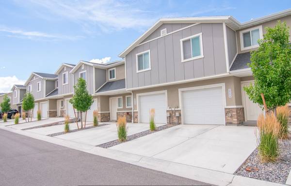 First month Free! New 3bed, 2.5 Bath with Attached Garage Townhomes 1