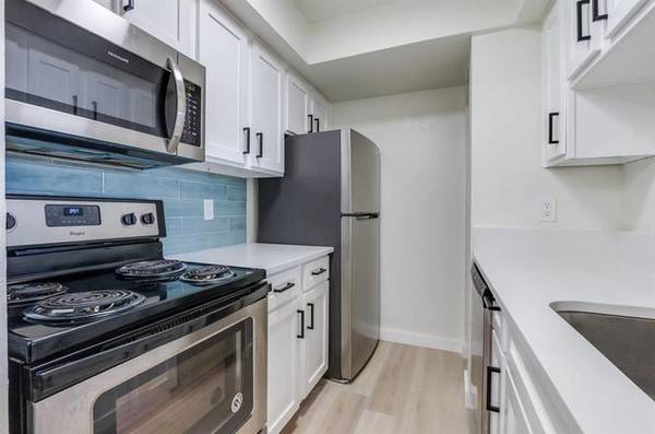 $1,370 / 1br - 527ft2 - Stylish design condo in Forest Point near Lake Hefner. (Oklahoma City)63670502780161124