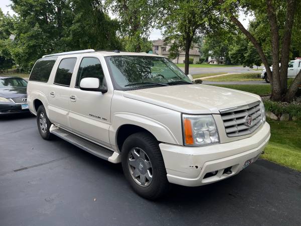 2004 Cadillac Escalade 1