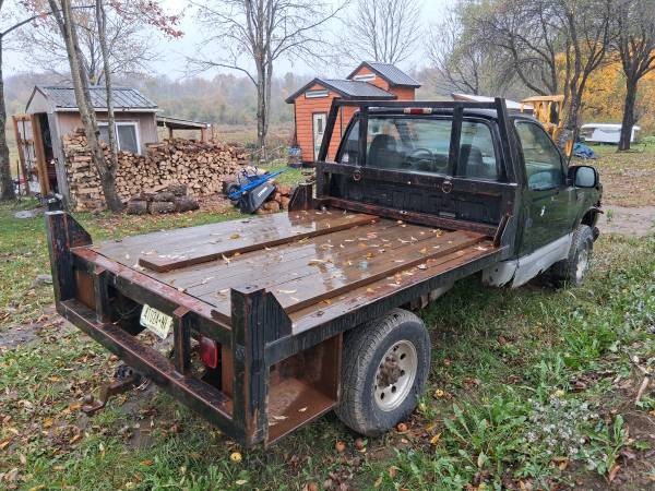 5 yr old Flat Bed off a 2002 Ford F250 1