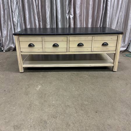 Farmhouse coffee table 1