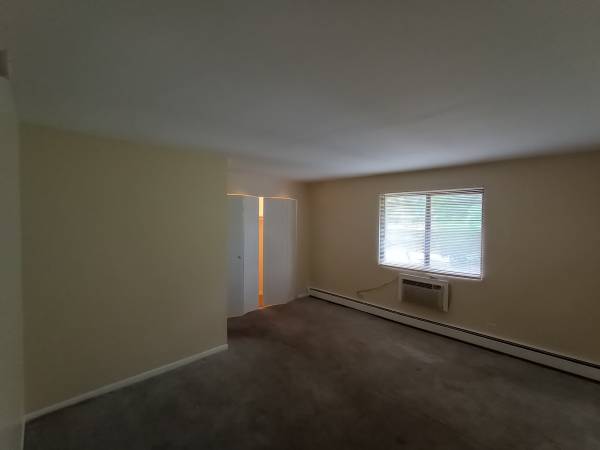 $1,500 / 2br - 850ft2 - - Comfortable Living at 955 Ridge Rd – 2BR/1.5BA Apartment (Homewood)63918532913283124