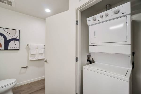 Pet Friendly Building | Get 6 Weeks Free! | Kinect @ Burien 1