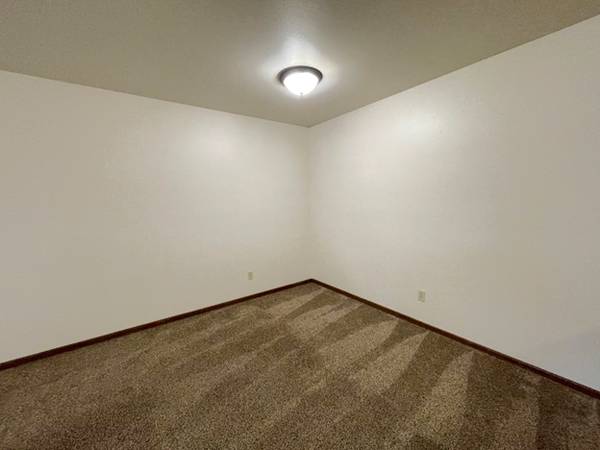 $995 / 2br - 750ft2 - ALL UTILITIES INCLUDED – 2BR/1BA First Floor Apartment – $995/mo | (Eau Claire)63845959675651122