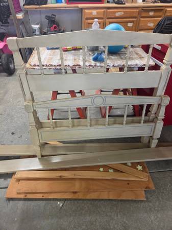 Twin dixie bedframe 1