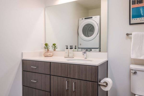 $1,793 / 1br - 633ft2 - 1 bed 1 bath ready to view now! Visit our community today! (Eugene - Near the University of Oregon)63373543875585123