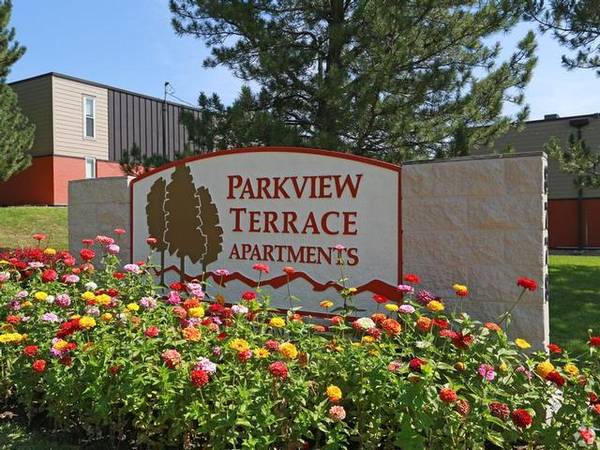 $1,549 / 2br - 960ft2 - Handrails, Walk-In Closets, 2 Laundry Facilities (In Parking Lot)63973356515331124