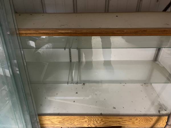 Glass display cabinet 1