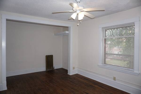 $900 / 1br - 540ft2 - 1915 1st Ave, Vintage HW Corner 1BR in Stevens, Walk DT, Pets OK! (Stevens Square, Eat Street, Downtown Minneapolis)64048421731843121