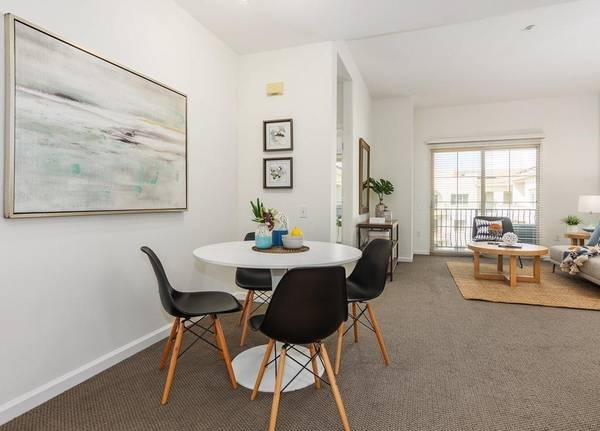 $3,000 / 2br - 965ft2 - Gorgeously Remodeled 2br, 2ba Condo (walnut creek)63857952437635123