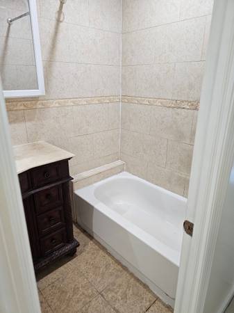 $2,000 / 1br - 800ft2 - 89TH STREET AND 55TH AVE ONE BEDROOM NEAR #M R #7 TRAIN AND 30MIN TO N (ELHHURST)63788505695873124
