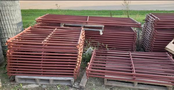 Small Animal Panels and Gates - lambing jugs, calf stalls, etc 1