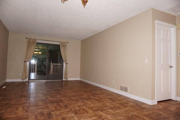 $2,199 / 3br - PRIVATE TWINHOME IN A GREAT LOCATION (BLAINE, MN)63990232322179122