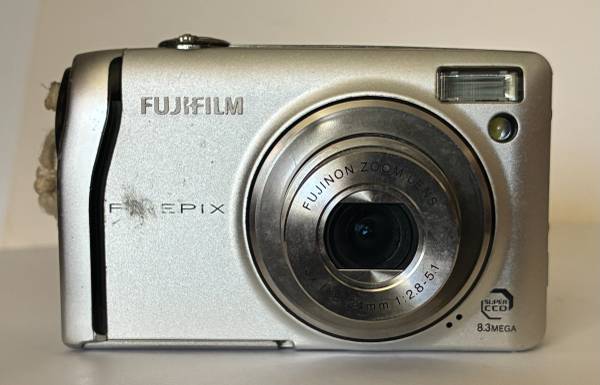 Fujifilm FinePix F40fd Digital Camera Repair/Parts - arts & crafts