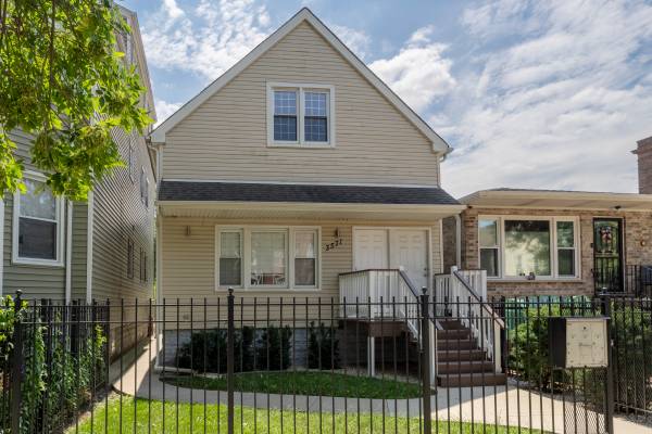 $2,395 / 3br - 1100ft2 - Bright Logan Square Top Floor 3 Bedroom 1 Bath Apartment (Chicago)63918416063874120
