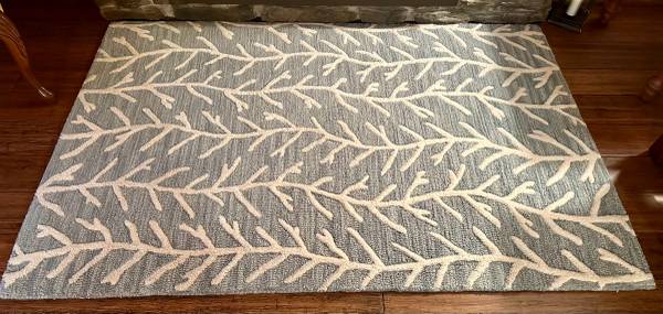 100% Wool Rug w/anti-slip pad 1