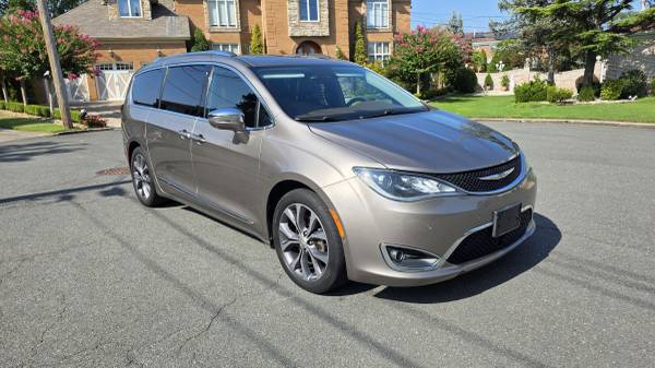 2017 Chrysler pacifica Limited - $13,000 (Staten Island)63470616279299122