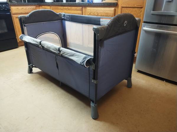 Baby play pen pack n go 1