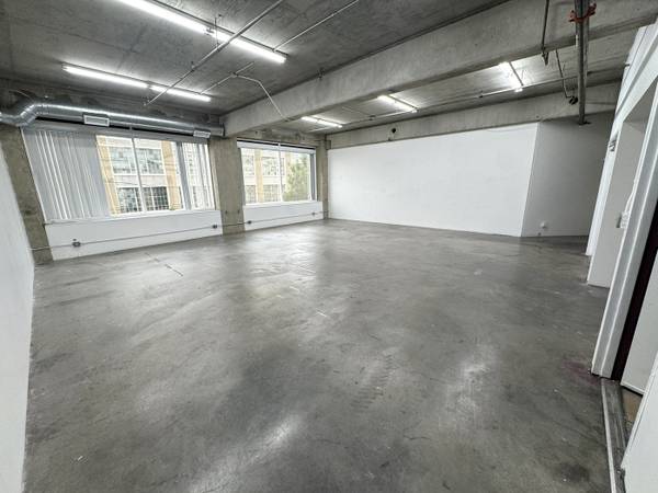 ***305 E 9th #308 - Creative Space! Great Natural Light!*** 1