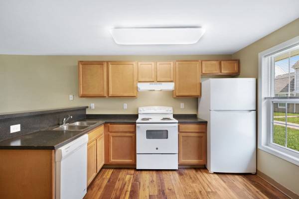 Washer/Dryer Hookup, Close to Public Transportation 1