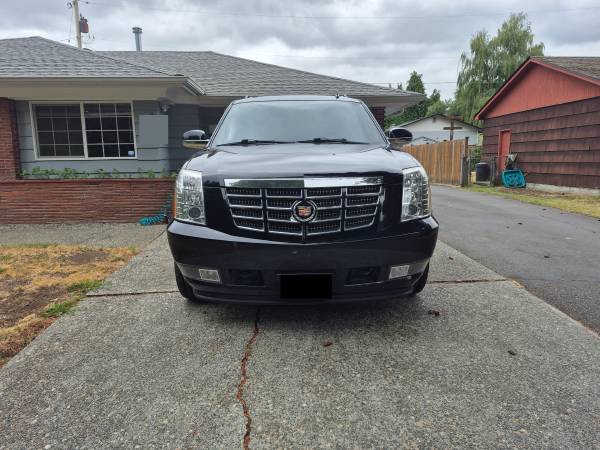 Escalade ESV Cadillac 2010 muy limpio - $11,750 (West Olympia)63623641043201123