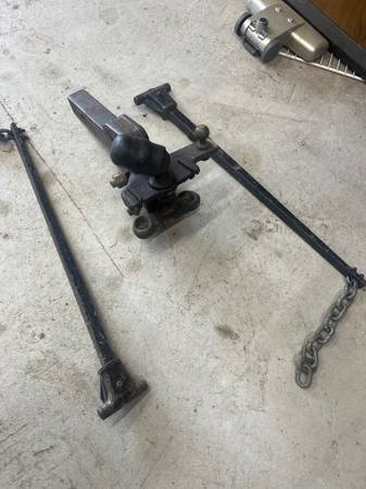 Weight distribution hitch 1