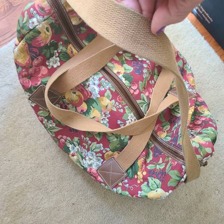Bolsa de viaje Laura Ashley modelo Weekender, tamaño equipaje de mano, con patrón Rubens - $50 (Mukilteo)63471460635139121