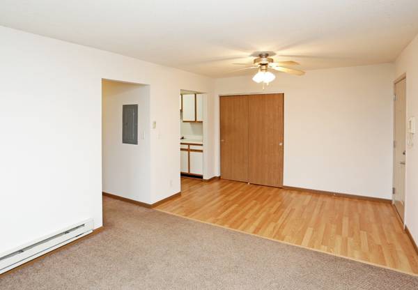 $797 / 2 habitaciones - 915 pies² - Todo lo que necesitas. ¡Todo aquí mismo!! $200 de descuento en alquiler mensual (CEDAR RAPIDS)63815083219587123