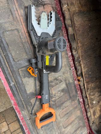 Worx corded limb chainsaw 1