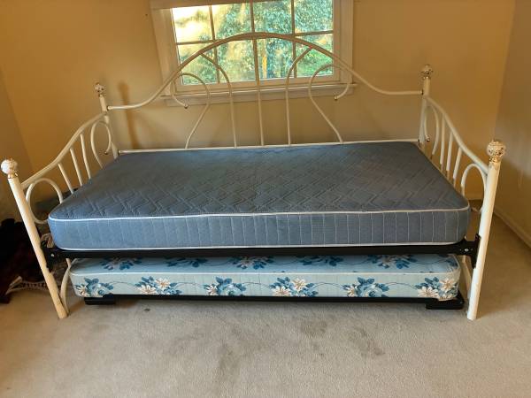 Day Bed/trundle with mattresses, bar stools, outdoor furniture 1