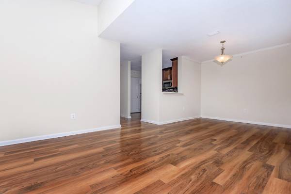 $2,515 / 3br - 1155ft2 - On-site Maintenance, 3BD 2BA, Situated in Ashburn! (20300 River Ridge Terrace, Ashburn, VA)63779239181057121