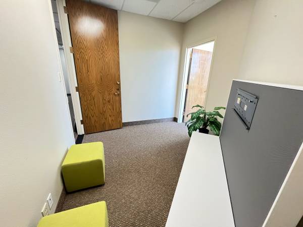 $1,200 2 Suite de oficinas en Bedford. ¡30 % DE DESCUENTO (1600 Airport Fwy, Suite 300)63796577990273124