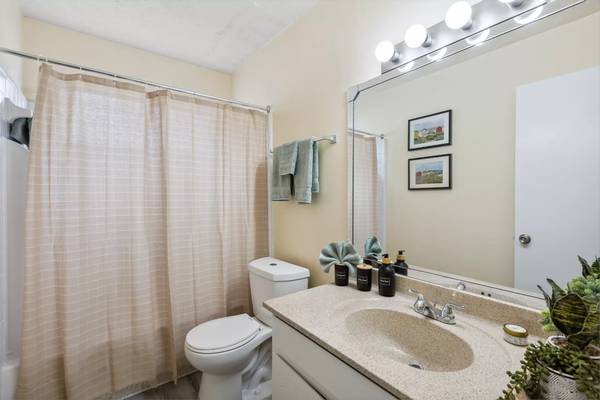 $1,371 / 2br - 1365ft2 - Beautifully landscaped grounds, park-like setting! 2 Bed, 2 Bath. (Roswell - Near Holcomb Place)63921691027842124