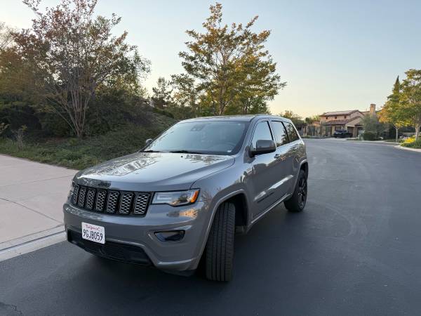 2020 Jeep Grand Cherokee Altitude - $19,800 (Del Sur)63470062014209122