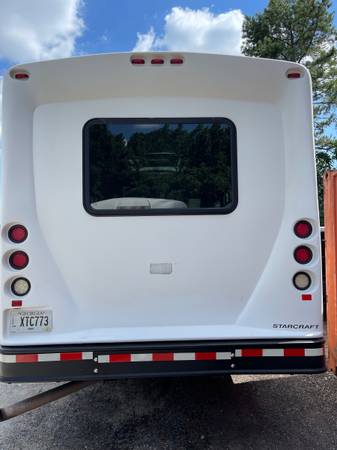 2016 F550 Shuttle Bus - $34,995 (OBO Stockbridge)63621191280643122