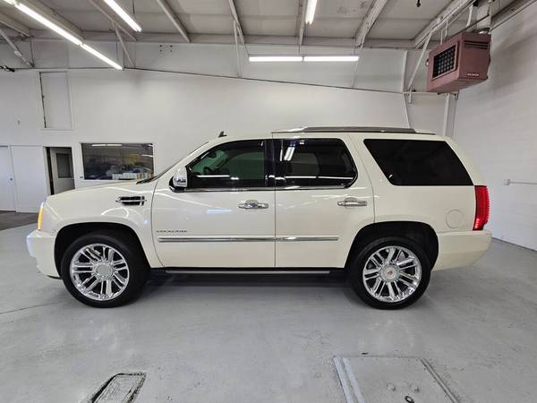 2013 CADILLAC TRUCK ESCALADE PLAT Platinum Edition - $18,999 (#1 Pre-owned Selection)63617278988931121