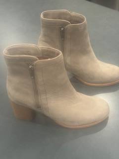 FRYE Boots. Women's Size: 7.5. Medium. Gorgeous Grey Suede. 1