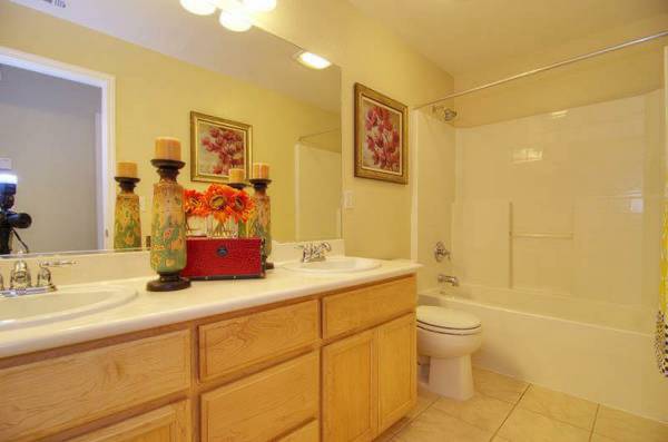 $1,200 / 4br - 180ft2 - Una habitación espaciosa en una acogedora casa familiar (san jose norte)63868036893571122