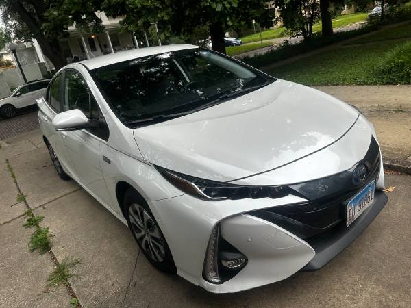 2021 Prius Prime Limited 4d - excellent condition - $22,500 (Champaign)63625035170177124