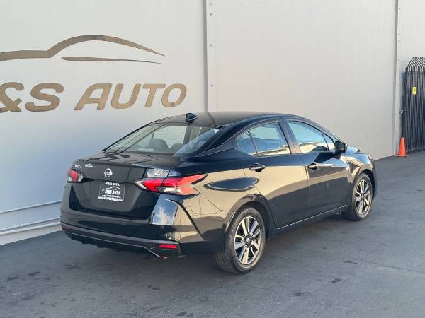 2021 Nissan Versa SV sedán Super Black - $15,421 (LLAME AL 510-722-6092 !!)63438934799617123