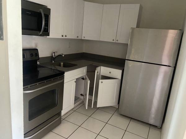 PAY 1 MONTH AND RENT. Pague un mes y múdese 1