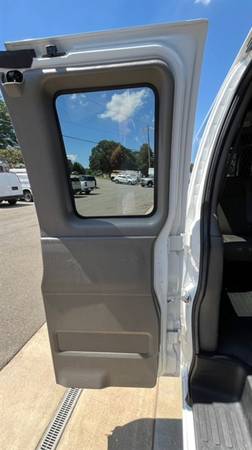 2018 Chevrolet Express Passenger - Photo 15