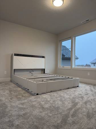 Spacious Bedroom in Luxury home 1