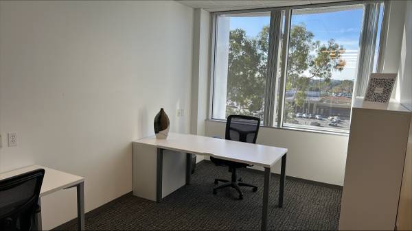Beautiful office ready to move in! from $438 per person! 1