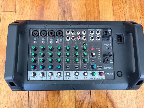 Yamaha EMX2 Powered Mixer 1