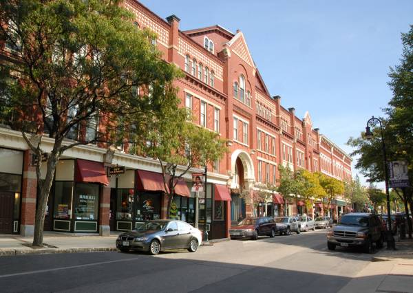 $1,613 / 1br - 820ft2 - Opera Block Living-  1 BR with Large Floor Plan! (30 Hanover St,  The Opera Block- Manchester)63656294609793122