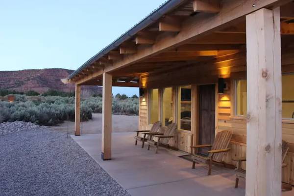 $185 / 2br - Rustic charm awaits you in Kanab! (Vermilion Ave, Kanab, UT)63932724473218124
